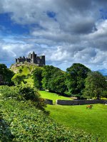 Pohled na Rock of Cashel chráněný UNESCEM