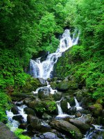 Vodopád Torc Waterfall u jezera Muckross Lake